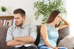 couple argue - نشانه های احتمالی پایان یک زندگی مشترک